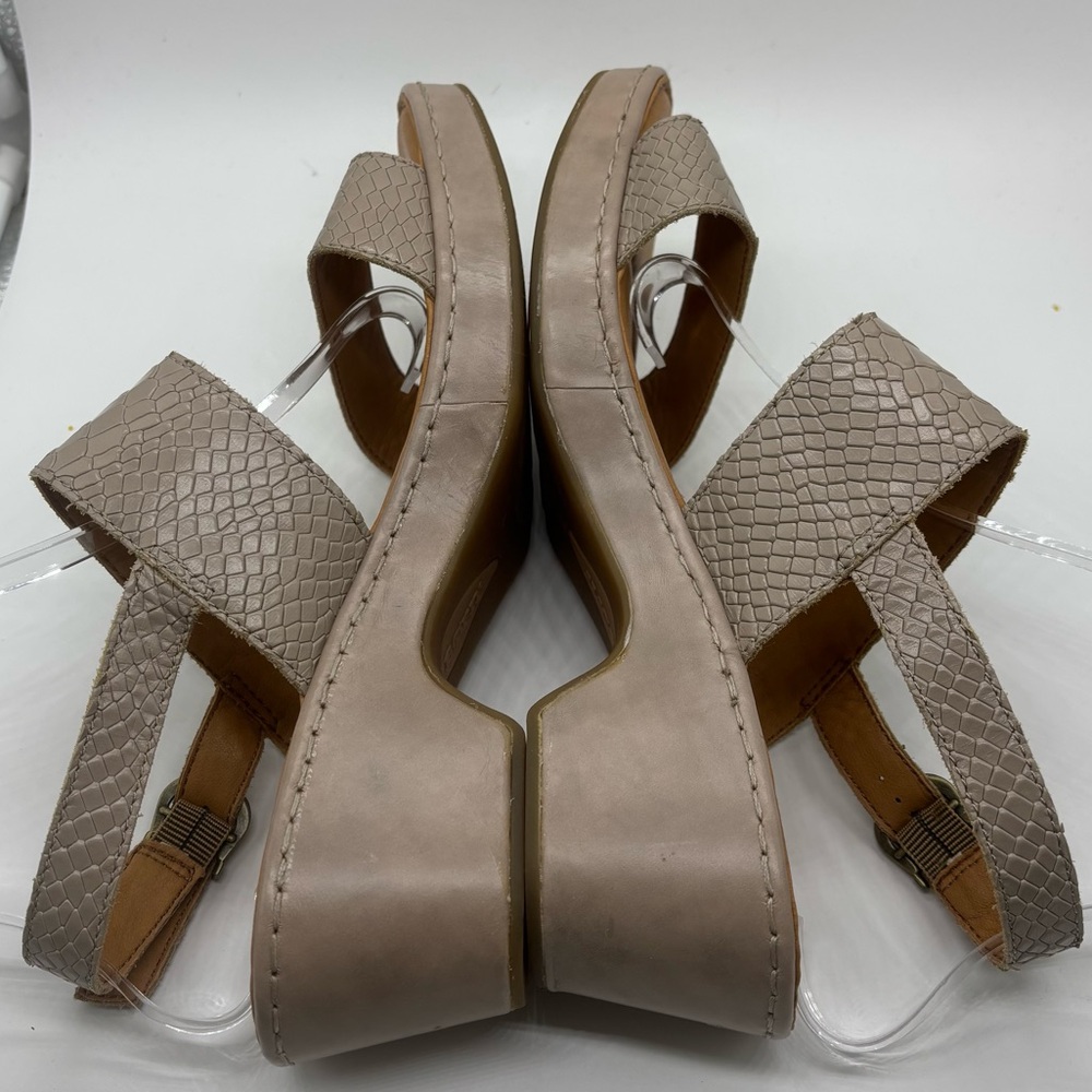BORN Atzel Embossed Leather Block Heel Platform Sandals Taupe Women's Sz 10 - Picture 5 of 9